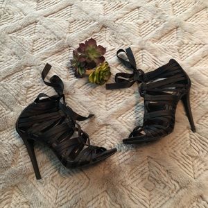 CLOSET CLOSEOUT! Zigi Soho lace up heels